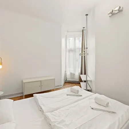 Mooeve Friedrichs Big * Berlin